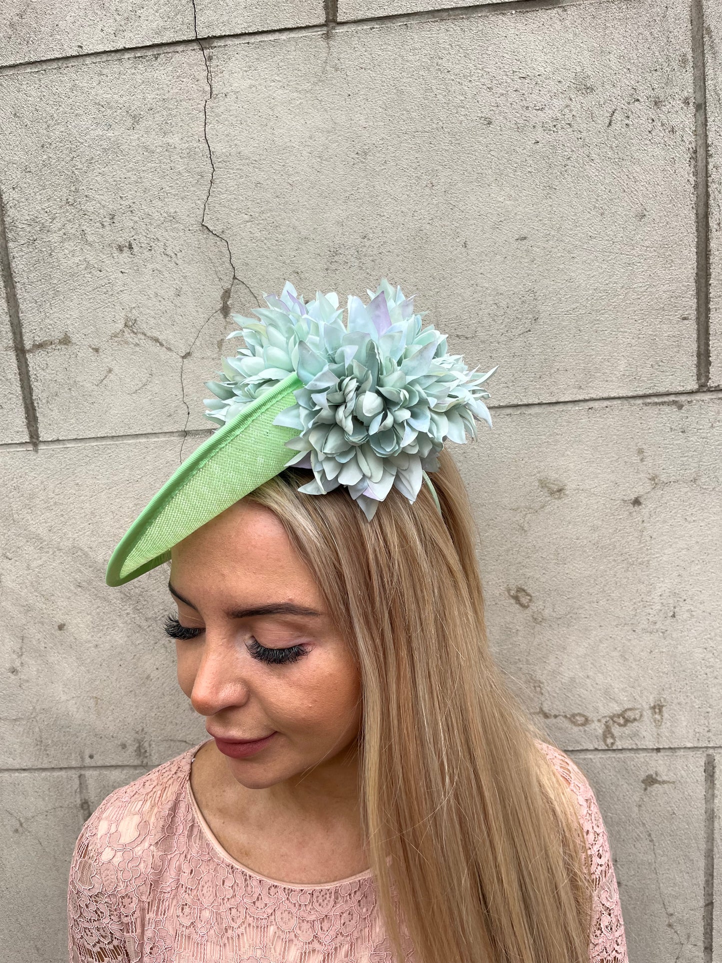 Mint Flower Disc Hatinator