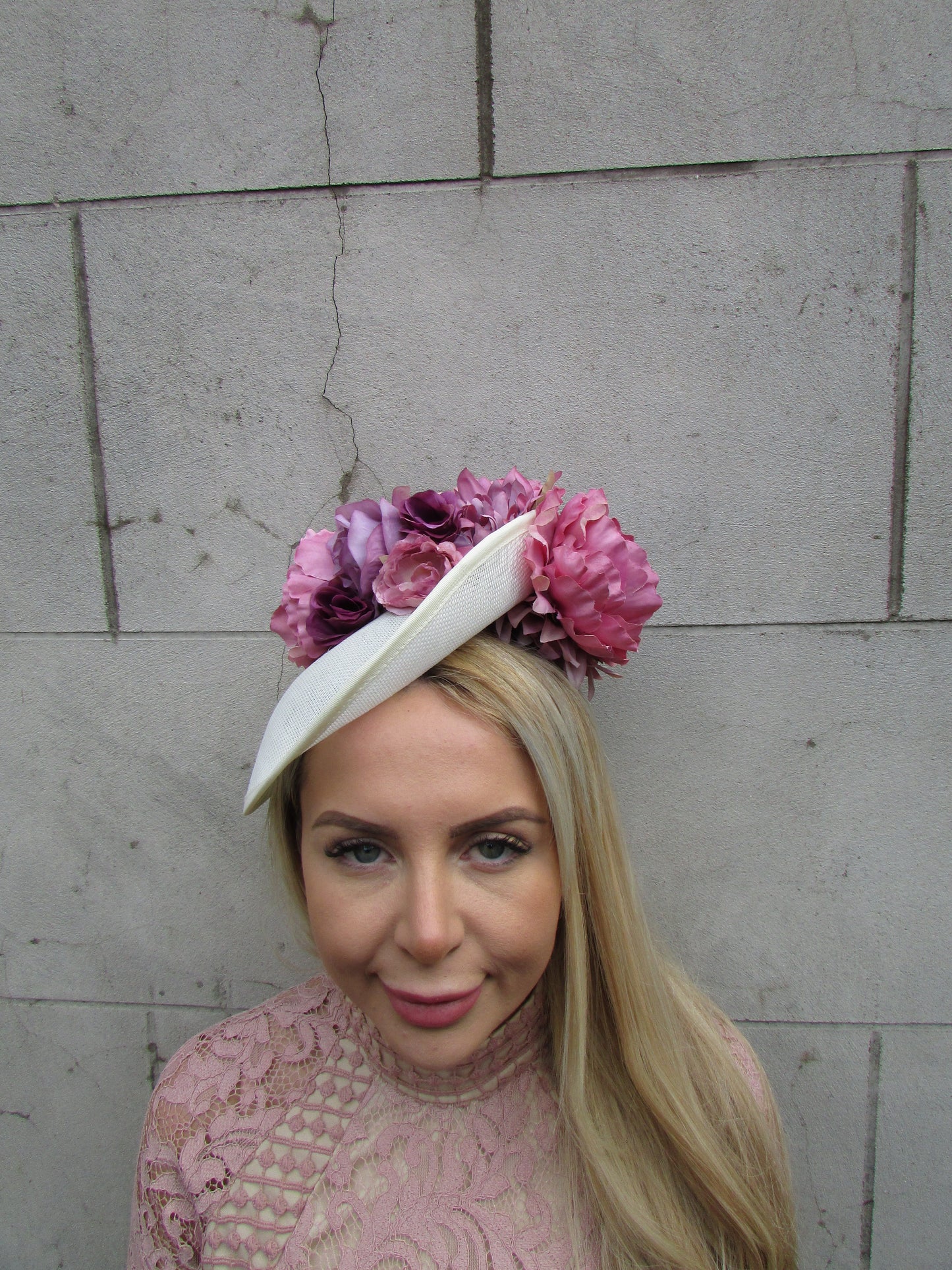 Cream & Mauve Floral Disc Hatinator