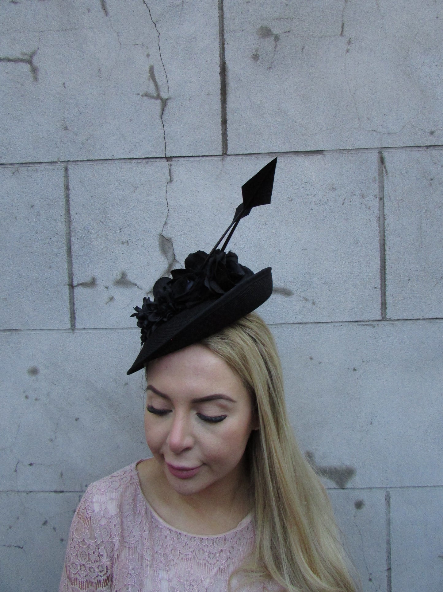 Black Flower Disc Hatinator