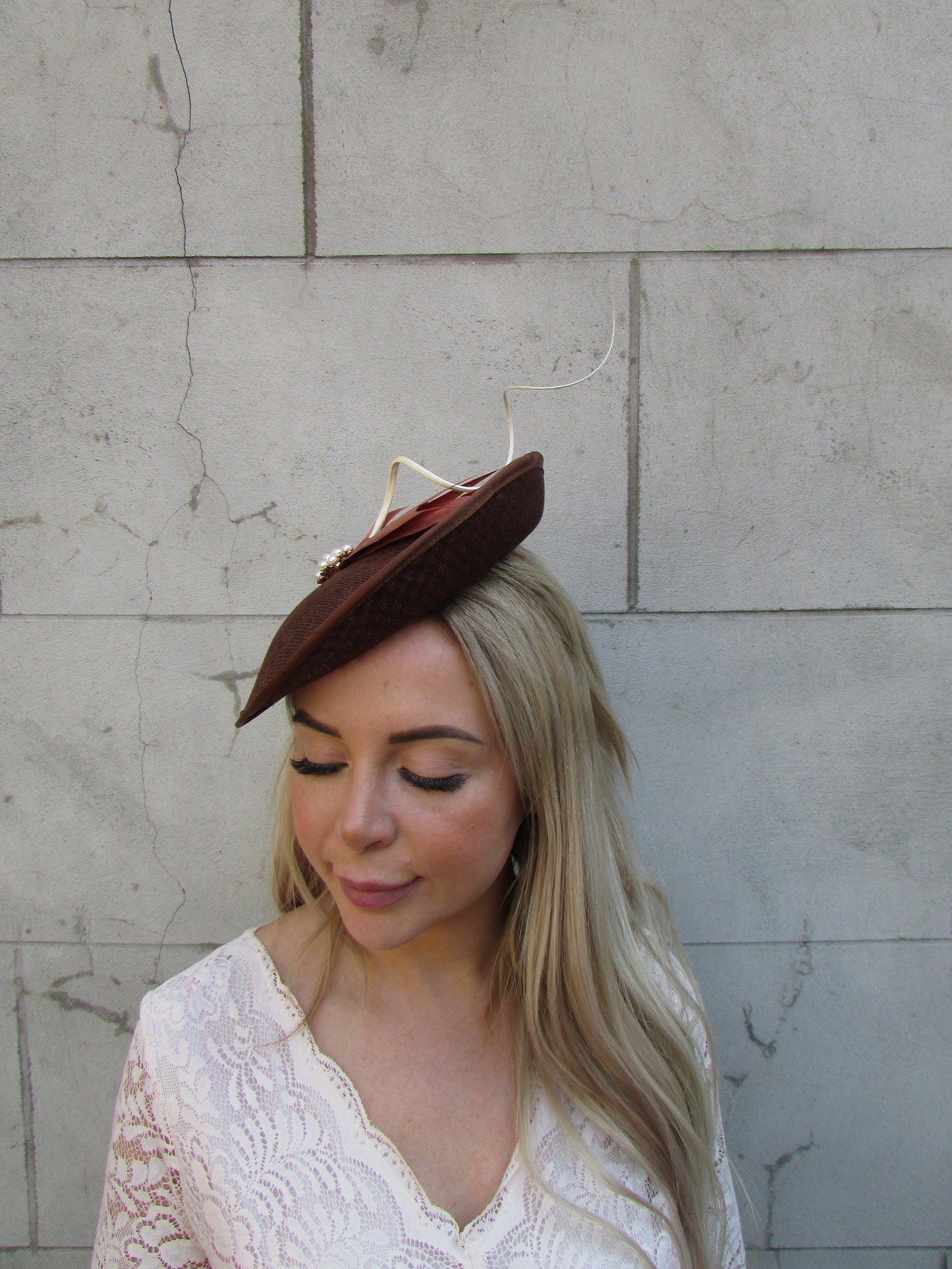 Large Brown & Pearl Disc Hatinator