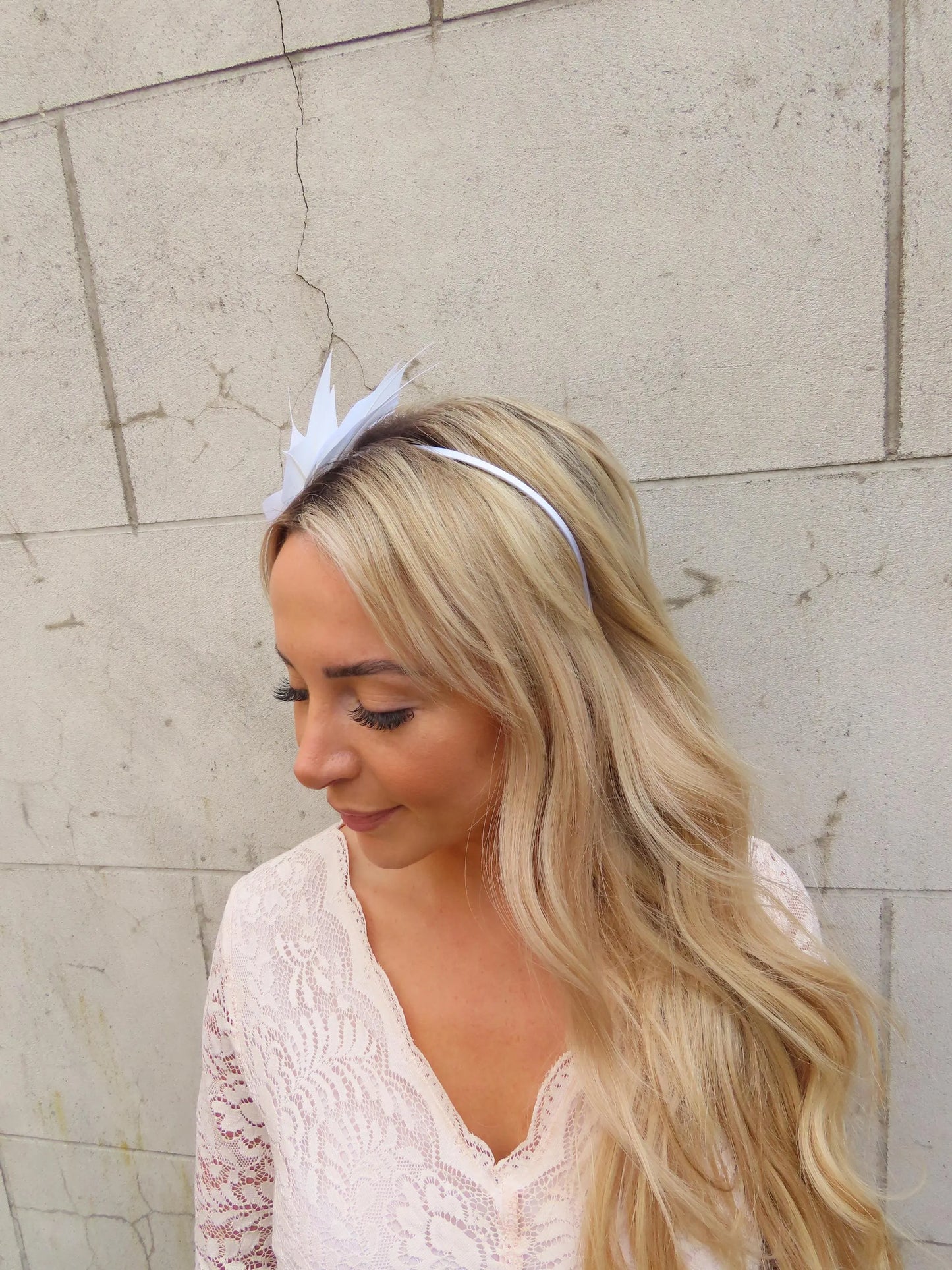 White Feather Fascinator