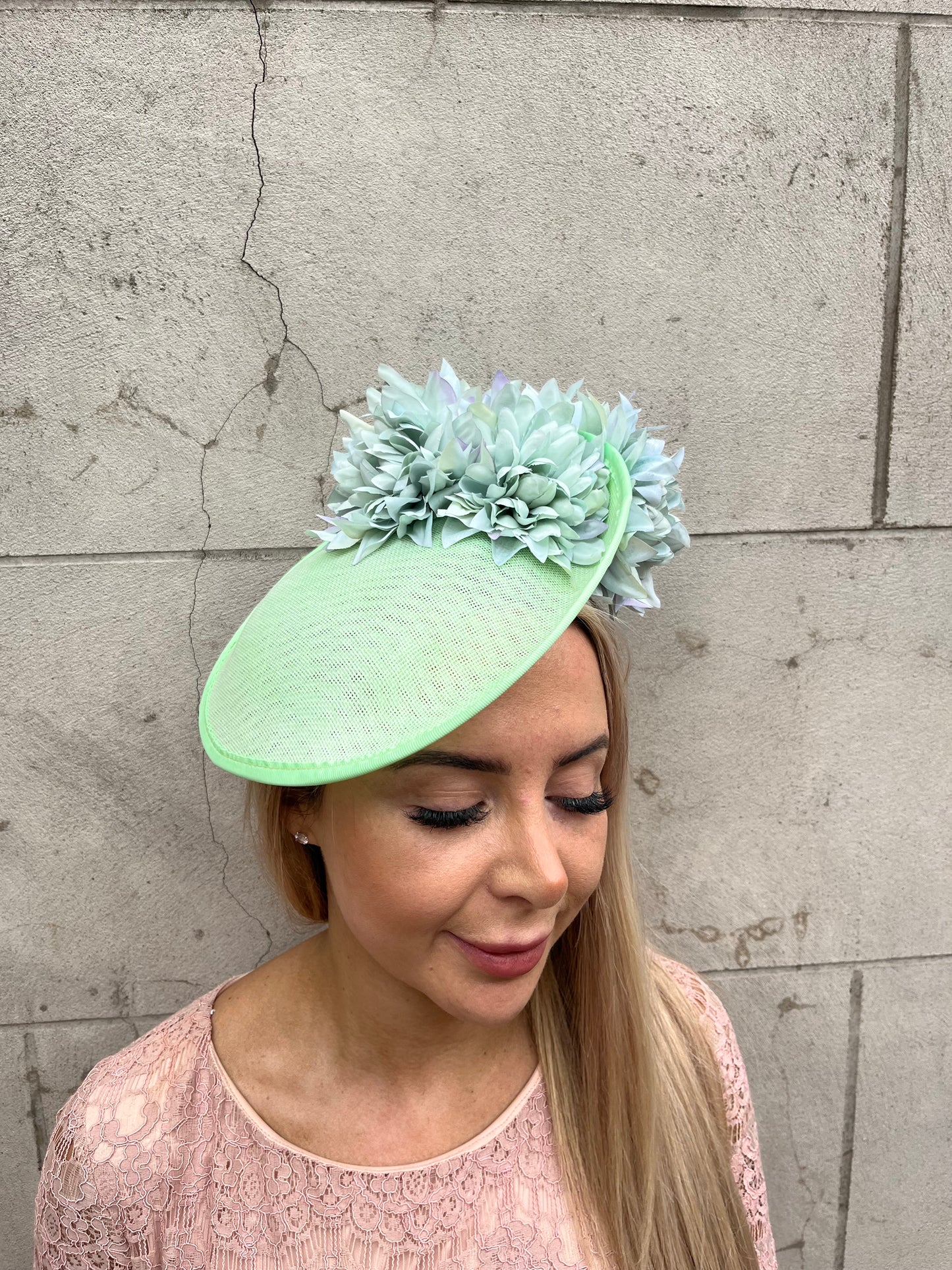 Mint Flower Disc Hatinator