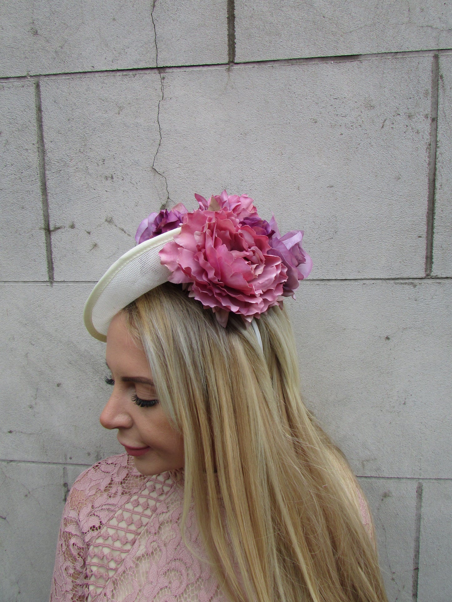 Cream & Mauve Floral Disc Hatinator