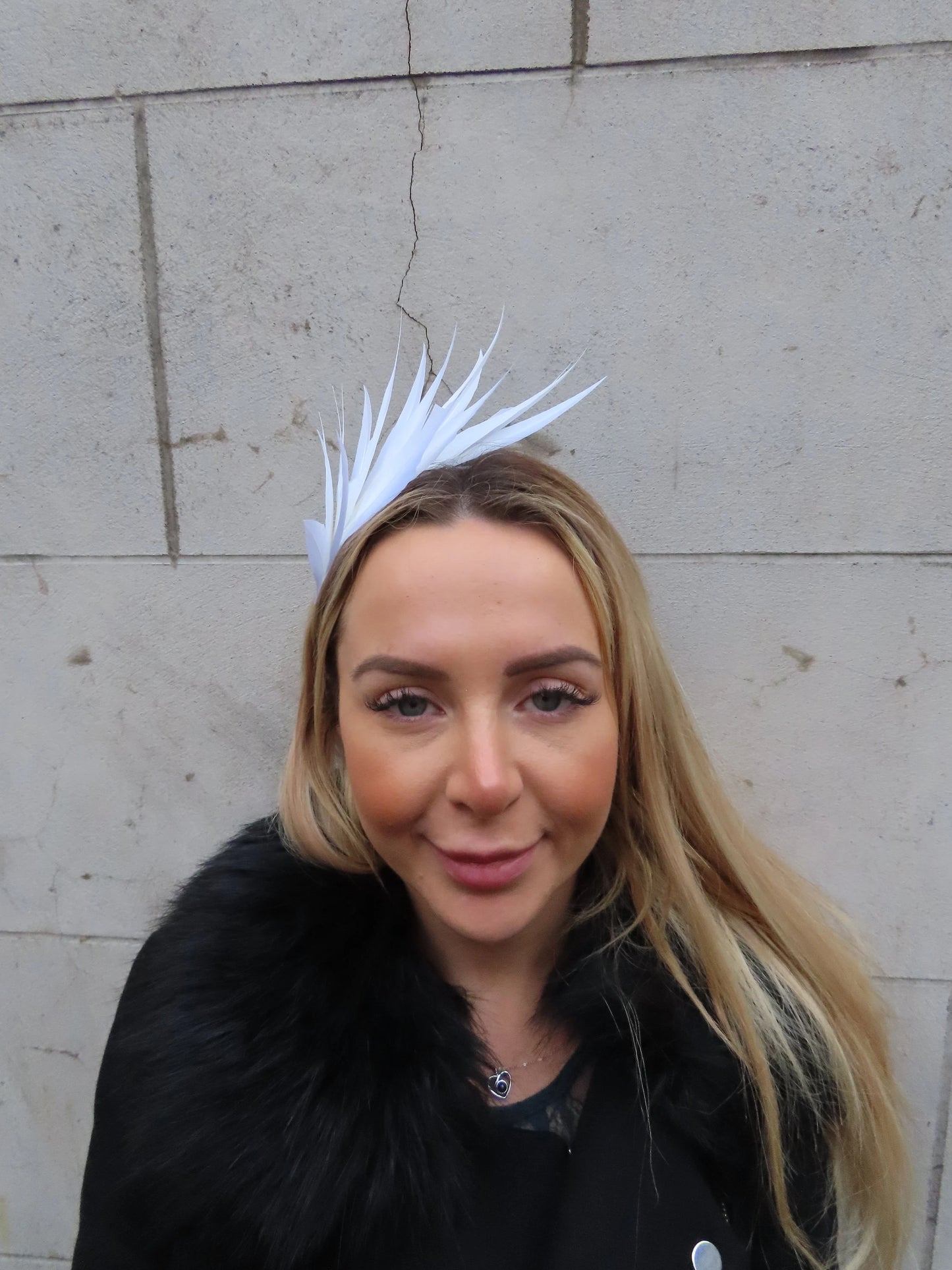 White Feather Fascinator u11401