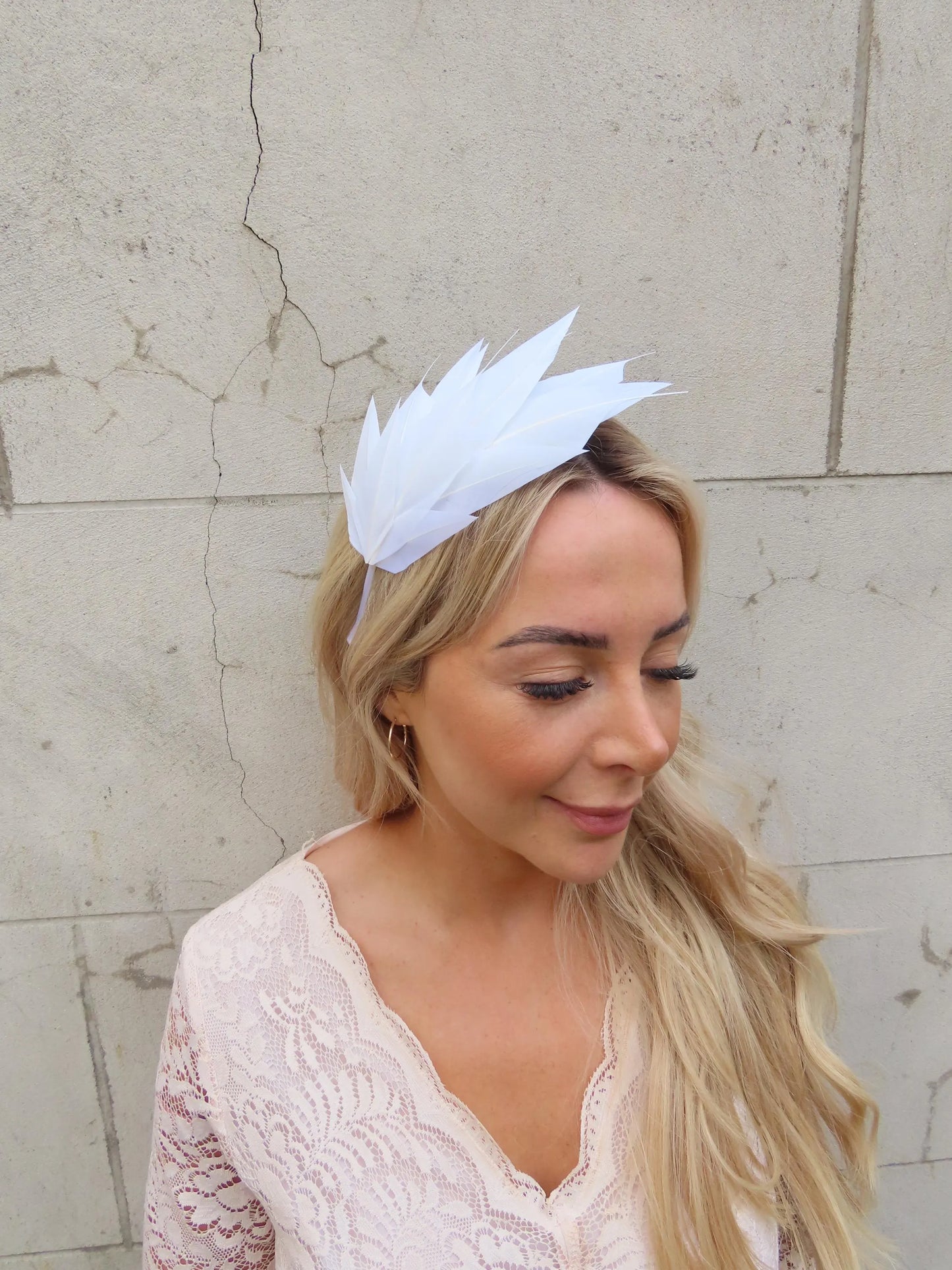 White Feather Fascinator
